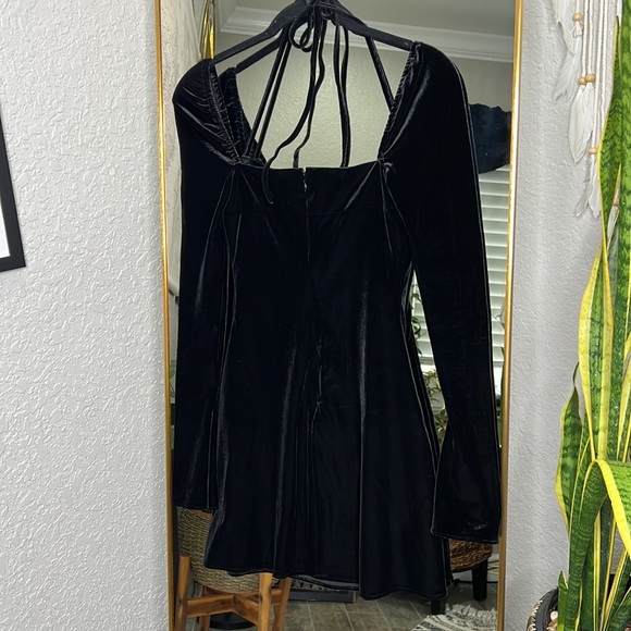 HOUSE OF CB 'Babydoll' Black Velvet Halter Mini Dress NWOT - Picture 9 of 9